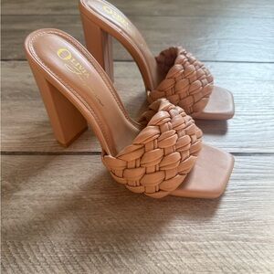 Women’s Woven Block Heel Sandals - Tan